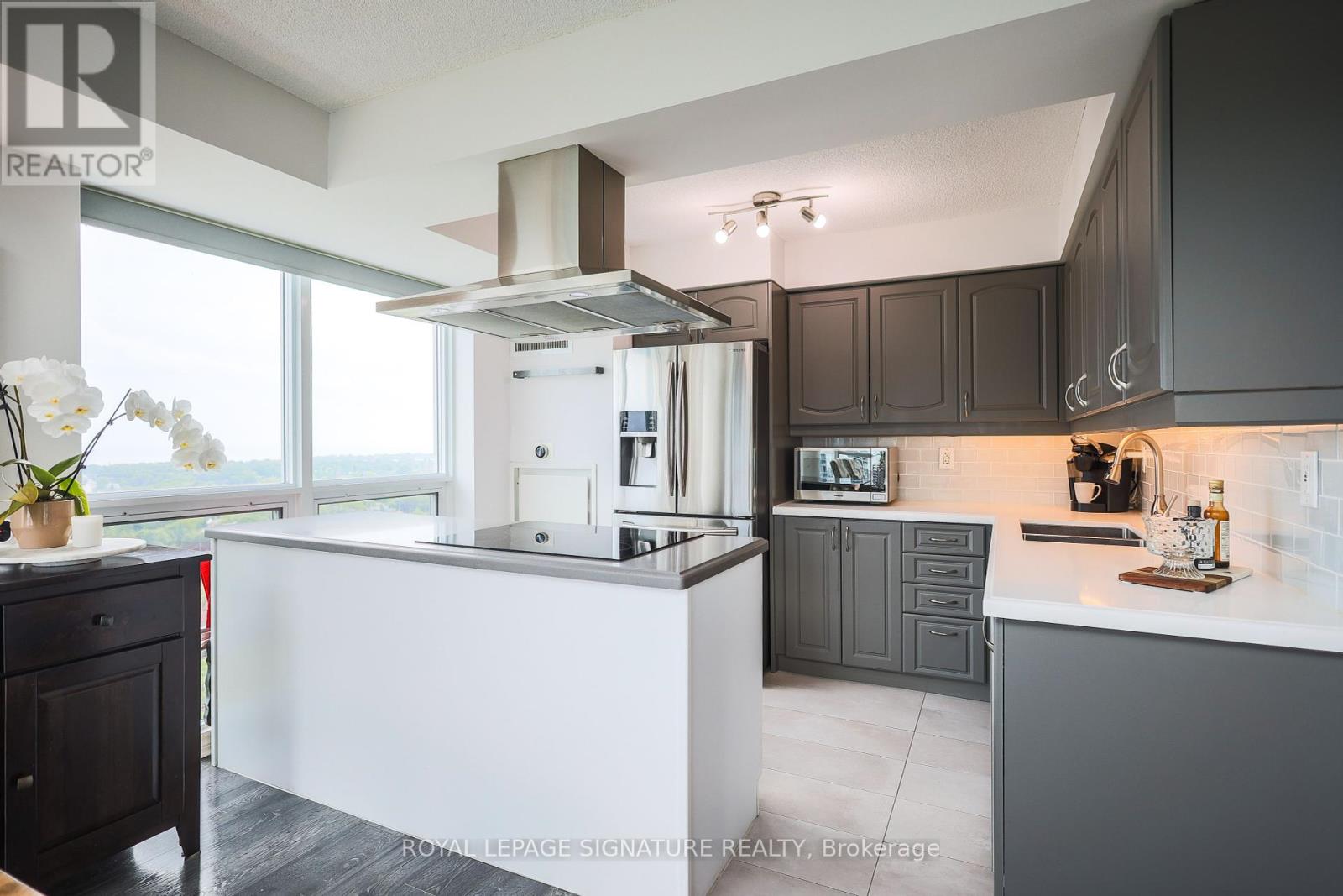 2304 - 155 Legion Road N, Toronto, Ontario  M8Y 0A7 - Photo 7 - W12323692