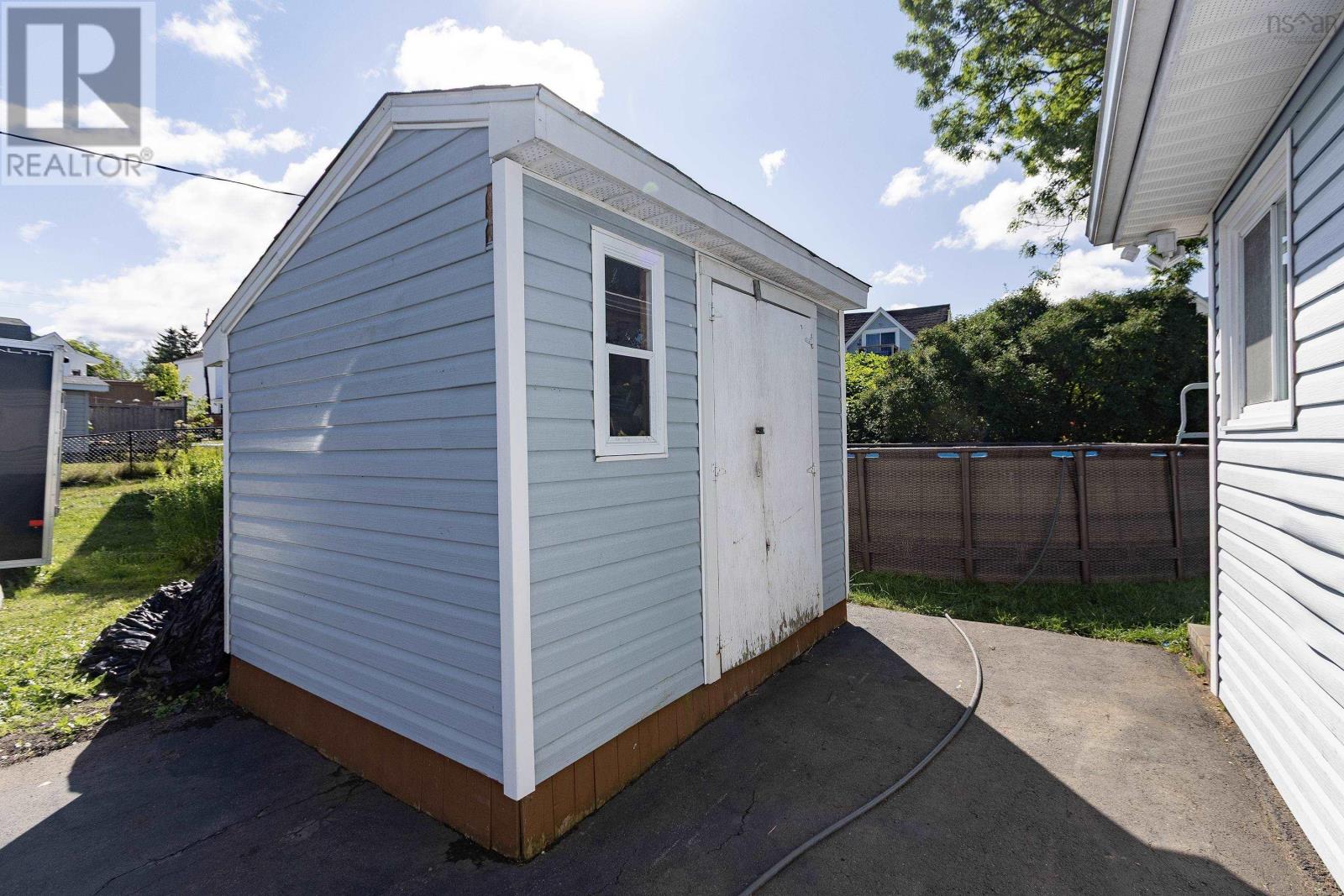 10 Minto Street, Amherst, Nova Scotia  B4H 1H2 - Photo 2 - 202518416