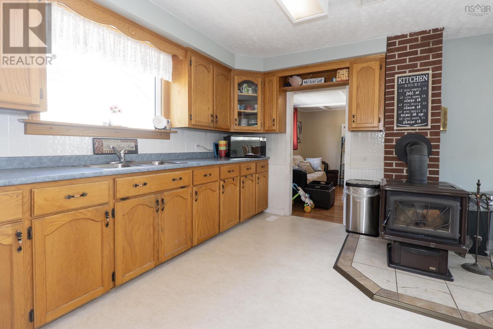 10 Minto Street, Amherst, Nova Scotia  B4H 1H2 - Photo 15 - 202518416