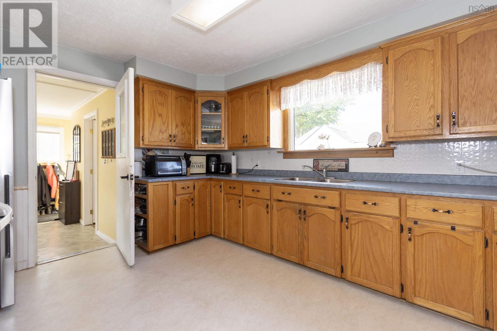 10 Minto Street, Amherst, Nova Scotia  B4H 1H2 - Photo 17 - 202518416