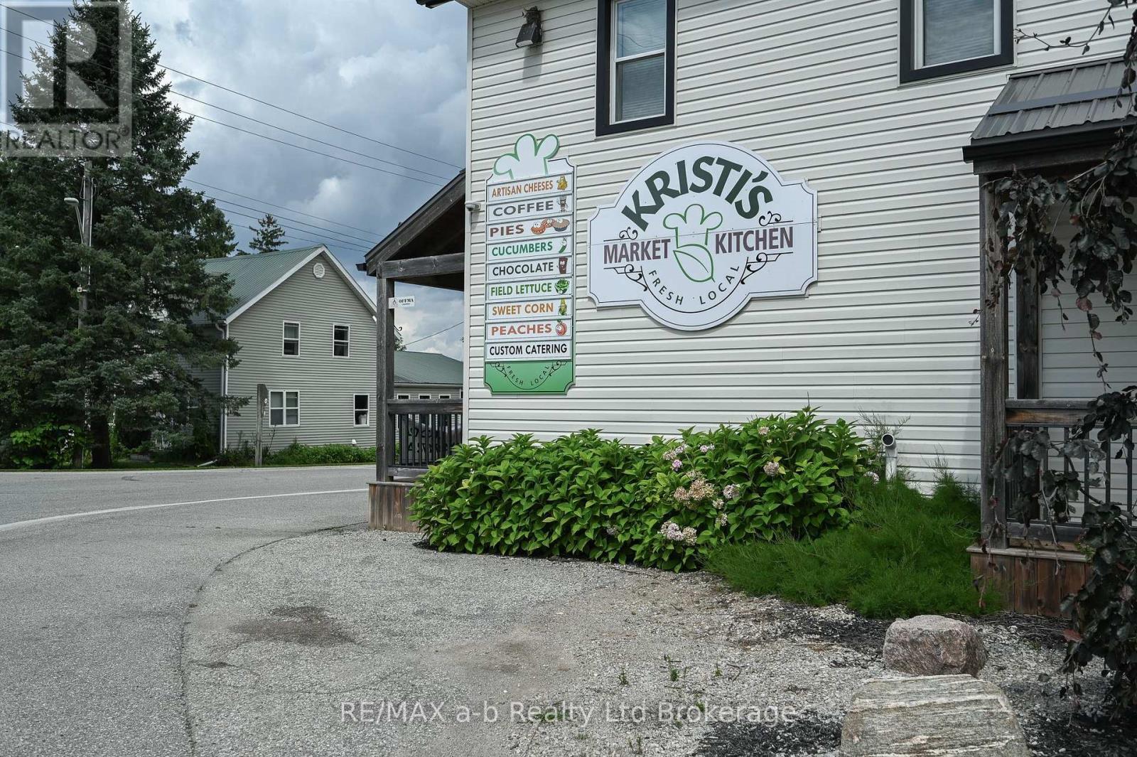226 Middle Townline Road, Brant, Ontario  N0E 1E0 - Photo 2 - X12323834