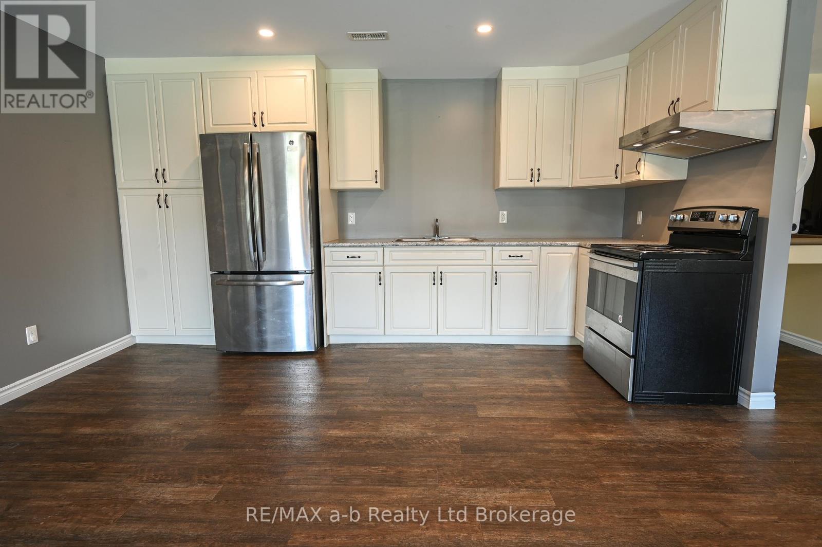 226 Middle Townline Road, Brant, Ontario  N0E 1E0 - Photo 28 - X12323834