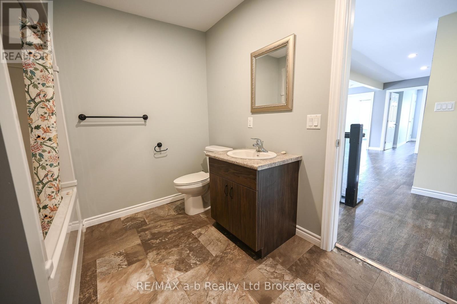 226 Middle Townline Road, Brant, Ontario  N0E 1E0 - Photo 33 - X12323834