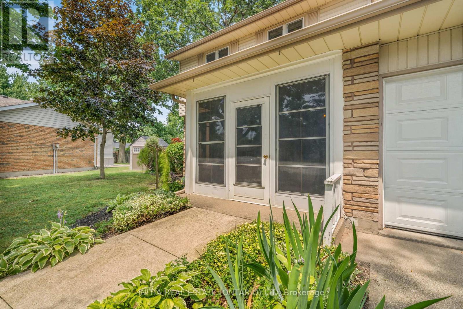 330 Willow Crescent, St. Clair, Ontario  N0N 1G0 - Photo 3 - X12323783