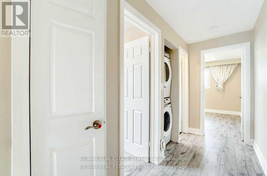 3385 Ellengale (Upper) Drive, Mississauga, Ontario  L5C 1Z5 - Photo 15 - W12281357