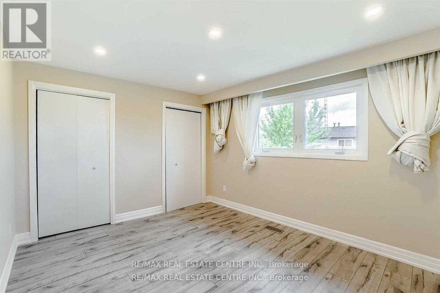 3385 Ellengale (Upper) Drive, Mississauga, Ontario  L5C 1Z5 - Photo 16 - W12281357