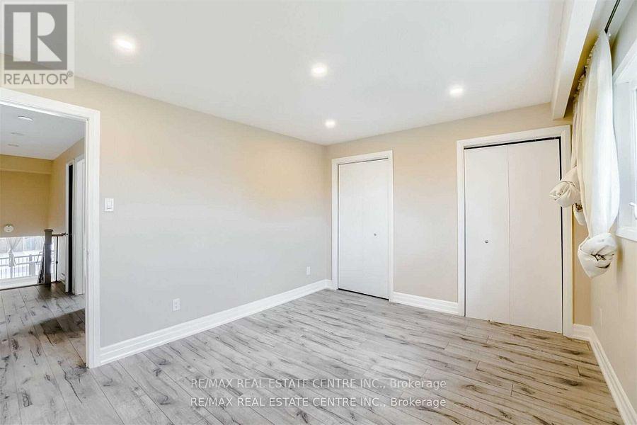 3385 Ellengale (Upper) Drive, Mississauga, Ontario  L5C 1Z5 - Photo 17 - W12281357