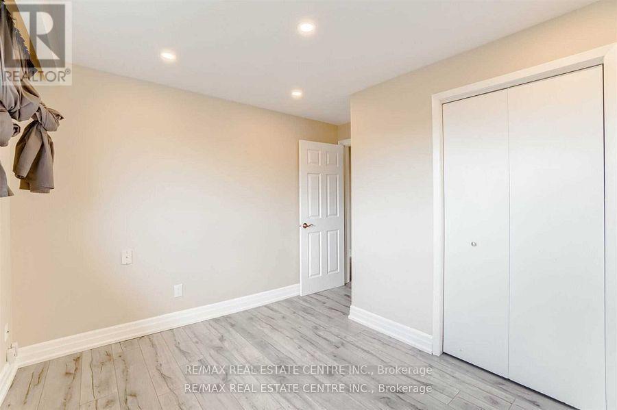 3385 Ellengale (Upper) Drive, Mississauga, Ontario  L5C 1Z5 - Photo 20 - W12281357