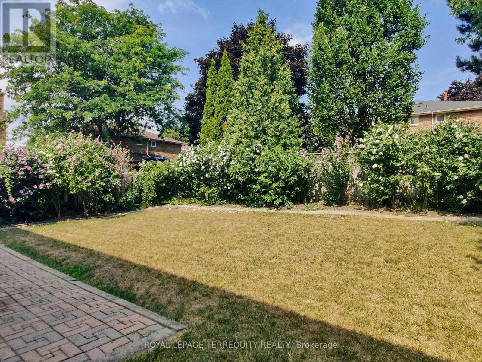 4 Mowat Court, Brampton, Ontario  L6Z 3E6 - Photo 24 - W12323703