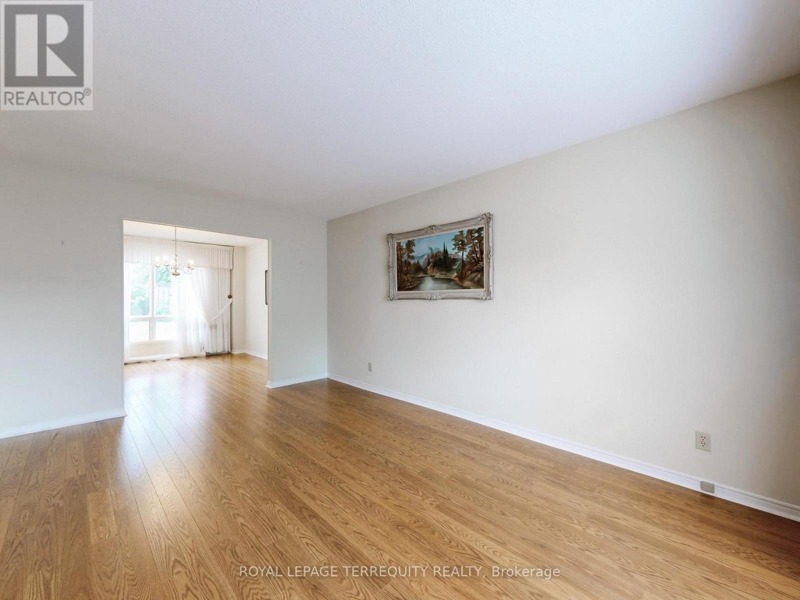4 Mowat Court, Brampton, Ontario  L6Z 3E6 - Photo 7 - W12323703