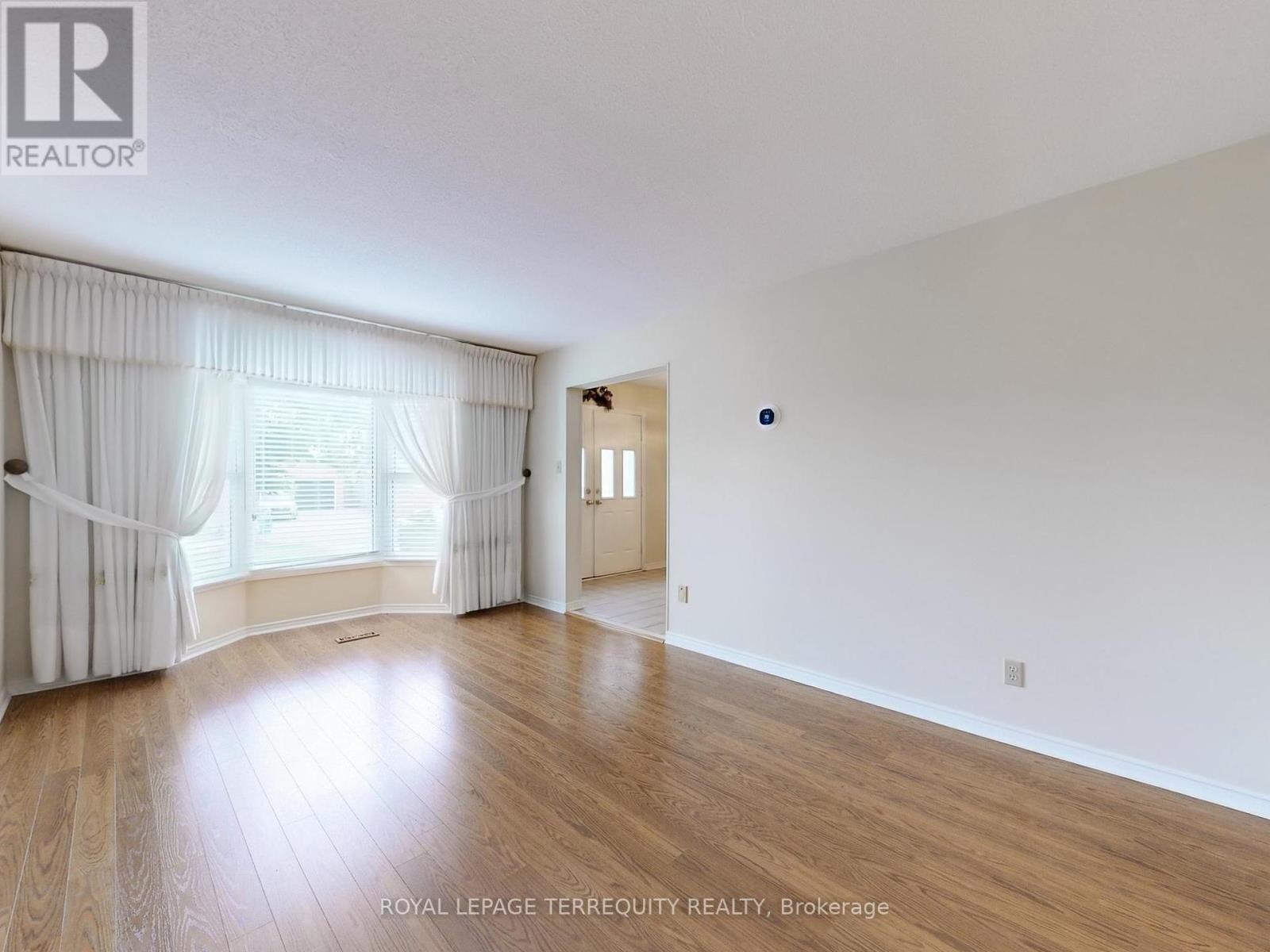 4 Mowat Court, Brampton, Ontario  L6Z 3E6 - Photo 9 - W12323703
