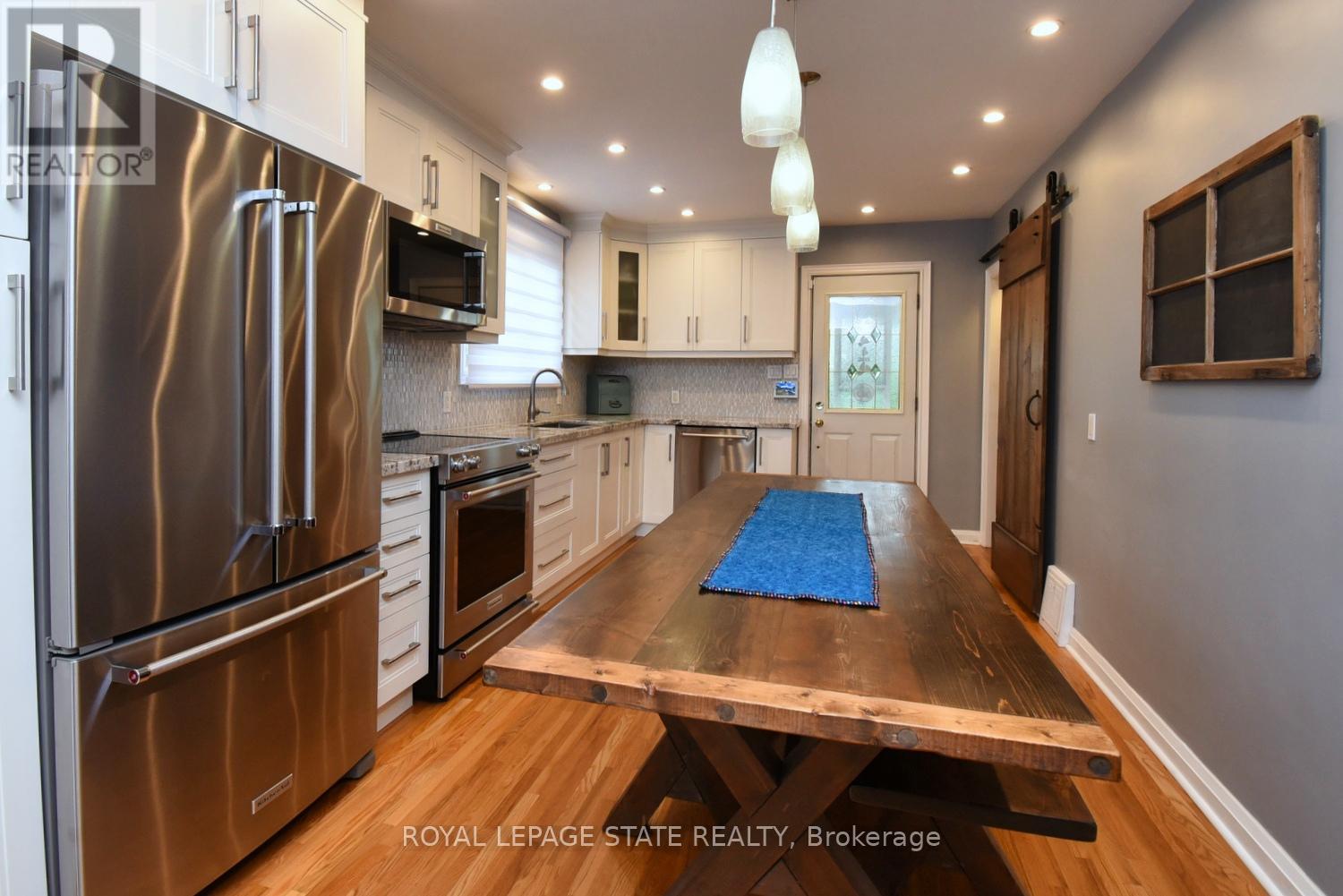 152 Glencairn Avenue, Hamilton, Ontario  L8K 3N9 - Photo 11 - X12323764