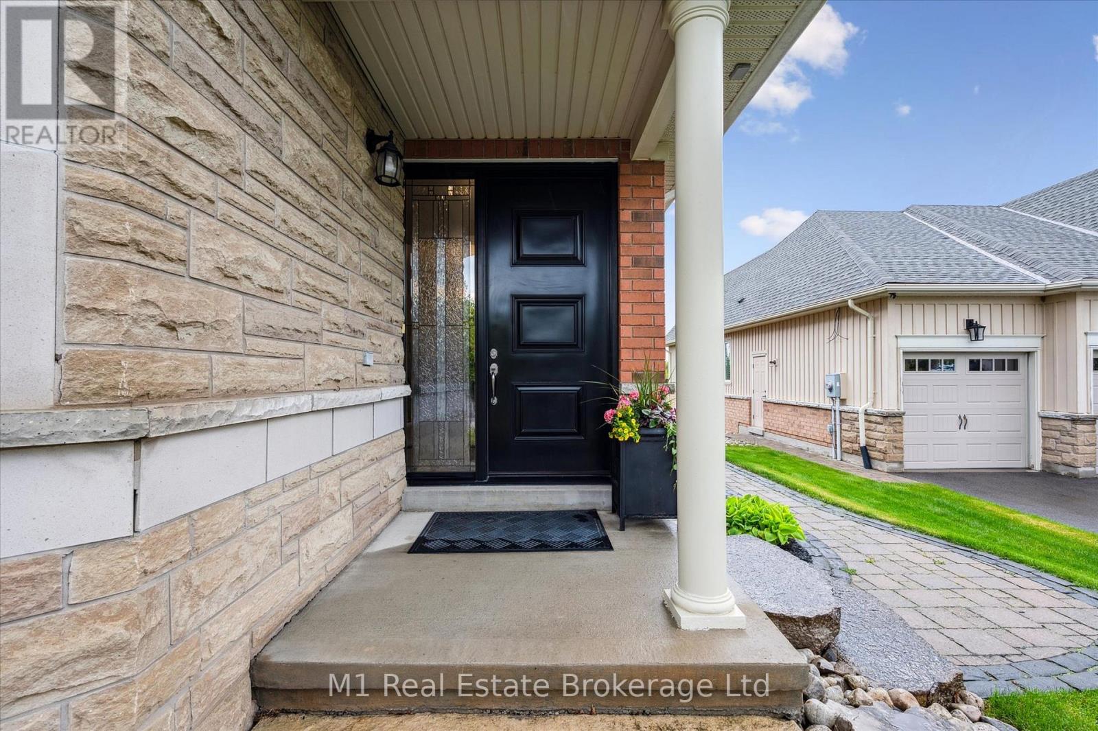Property at 94 ABERFOYLE MILL CRESCENT image 3