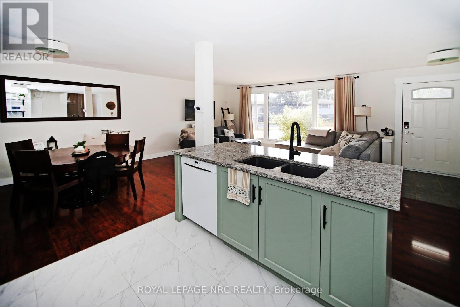 410 Lakeside Road, Fort Erie, Ontario  L2A 4X5 - Photo 11 - X12324030
