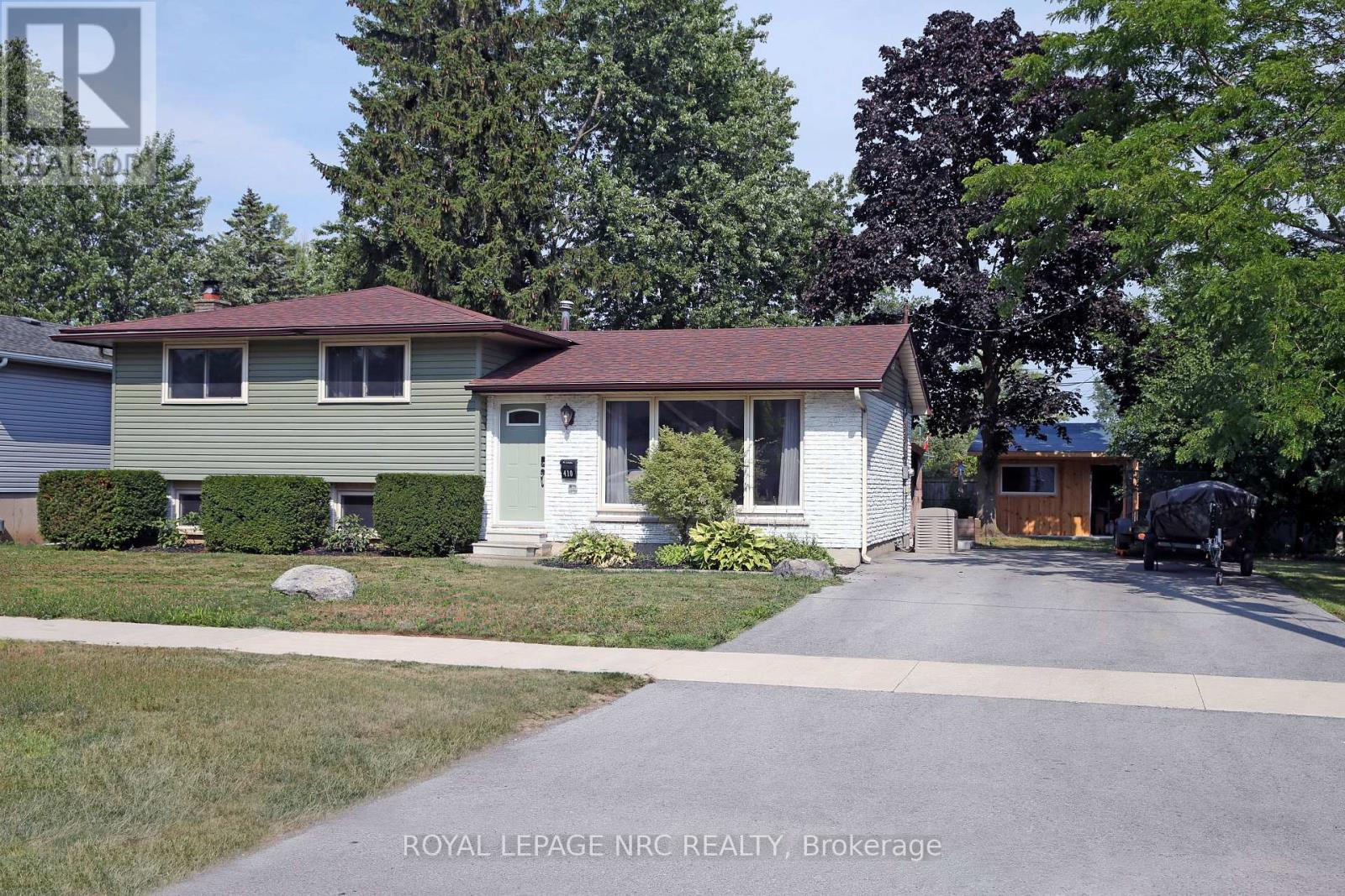 410 Lakeside Road, Fort Erie, Ontario  L2A 4X5 - Photo 2 - X12324030