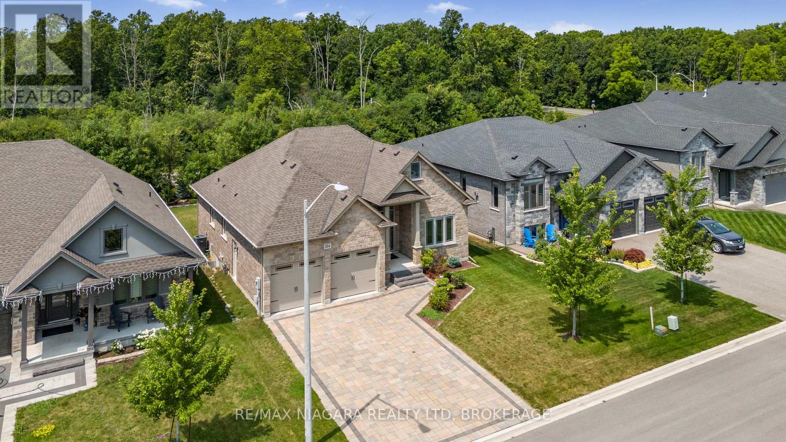 Property at 254 LANCASTER DRIVE image 3