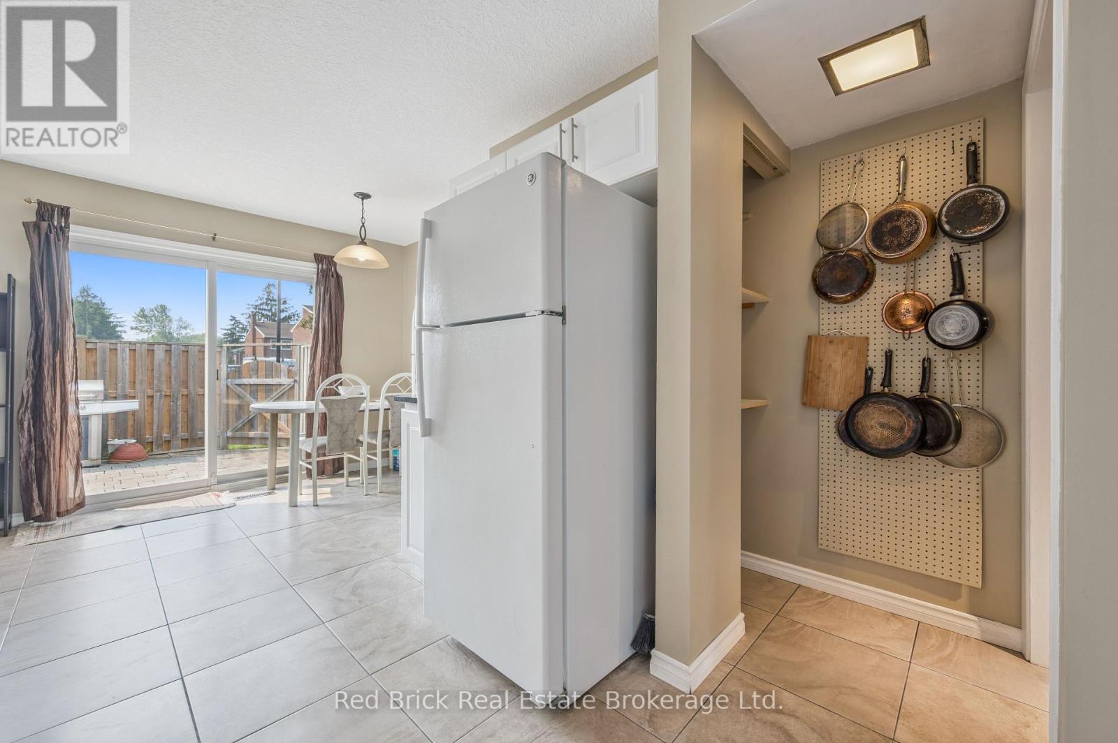 16 - 121 University Avenue E, Waterloo, Ontario  N2J 4J1 - Photo 10 - X12324001