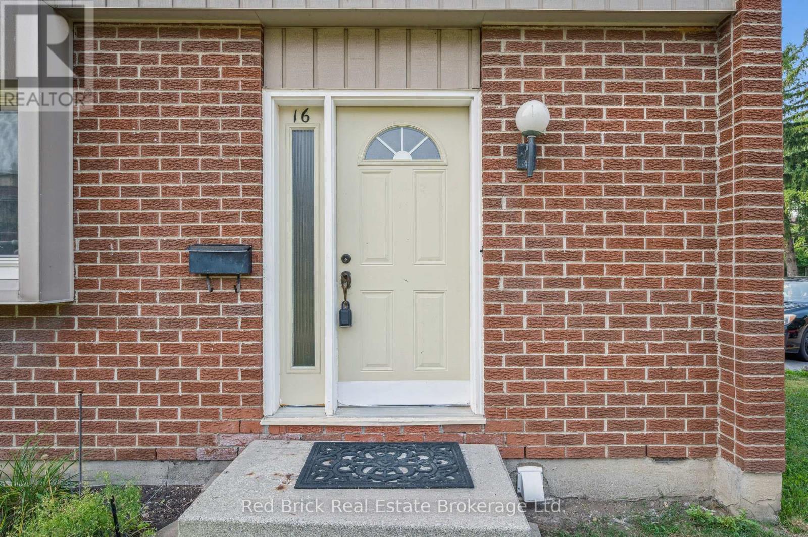 Property at 16 - 121 UNIVERSITY AVENUE E image 5