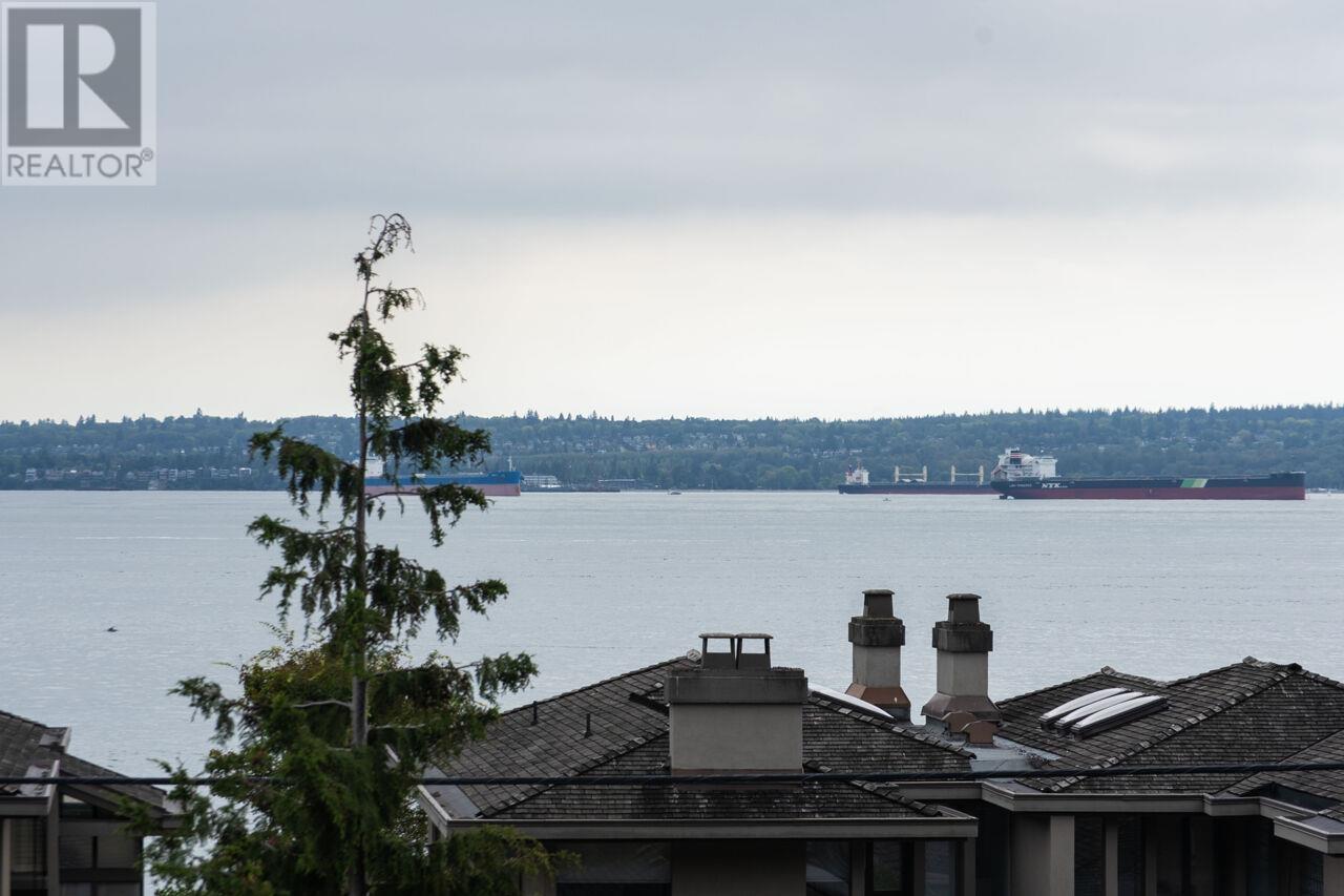 Property at 202 225 24TH STREET image 3