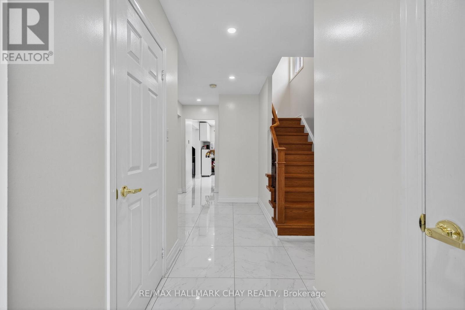 Property at 49 MCKNIGHT CRESCENT image 4