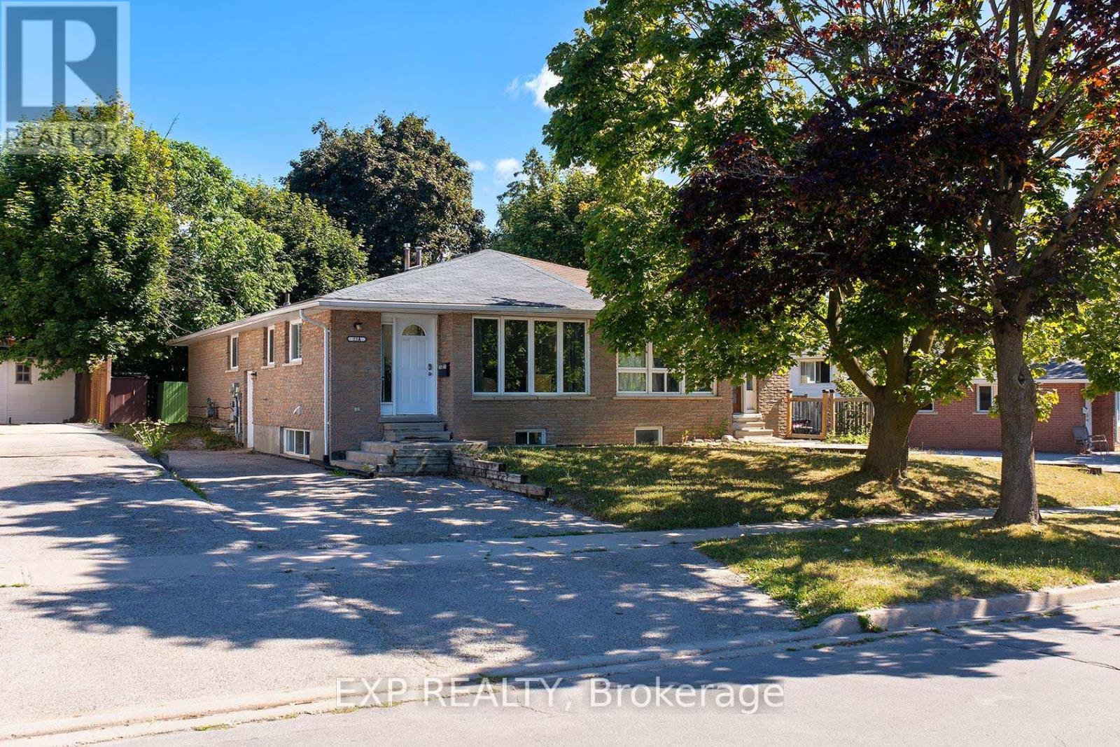 22A BERNICK DRIVE, Barrie, Ontario