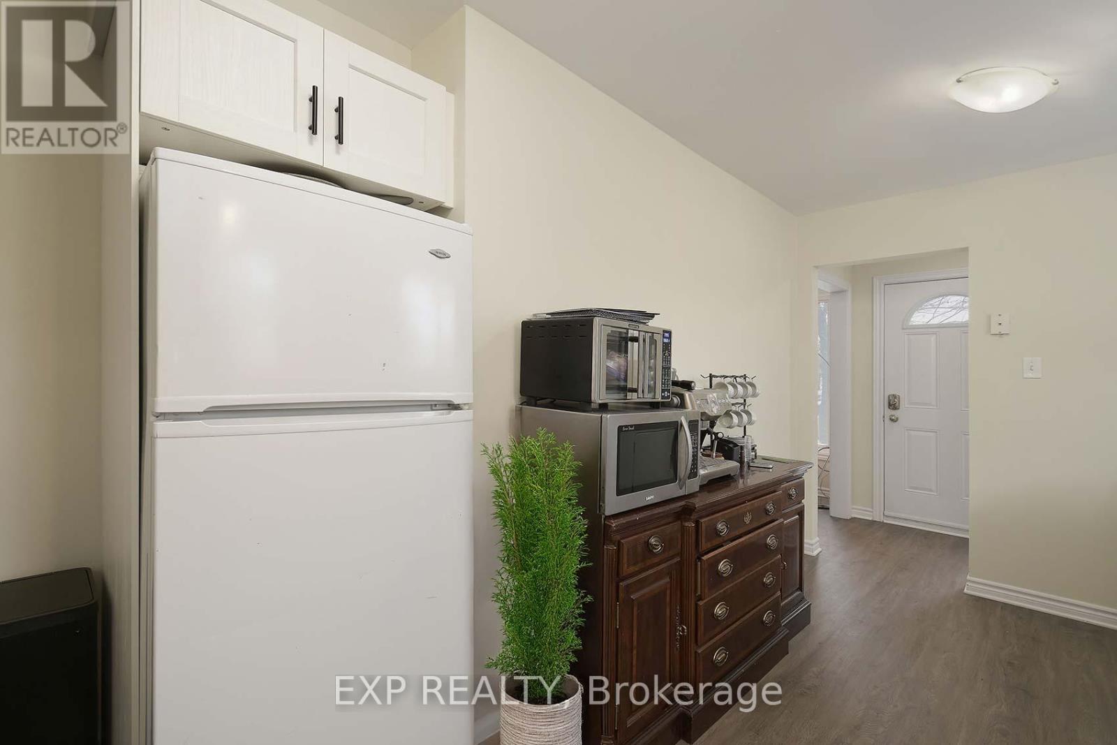 22a Bernick Drive, Barrie, Ontario  L4M 5J5 - Photo 15 - S12323781
