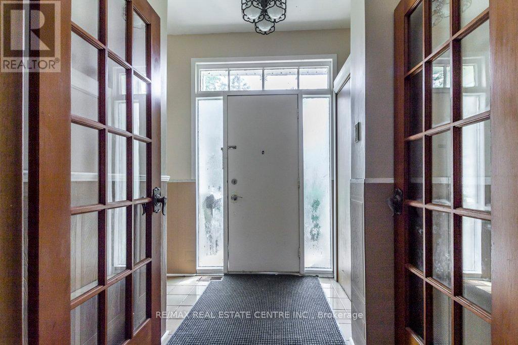 215-217 Queen Street, Milton, Ontario  L9T 1K3 - Photo 10 - W12323884