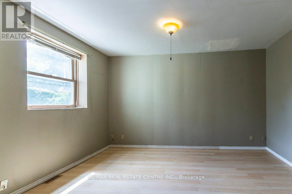 215-217 Queen Street, Milton, Ontario  L9T 1K3 - Photo 13 - W12323884