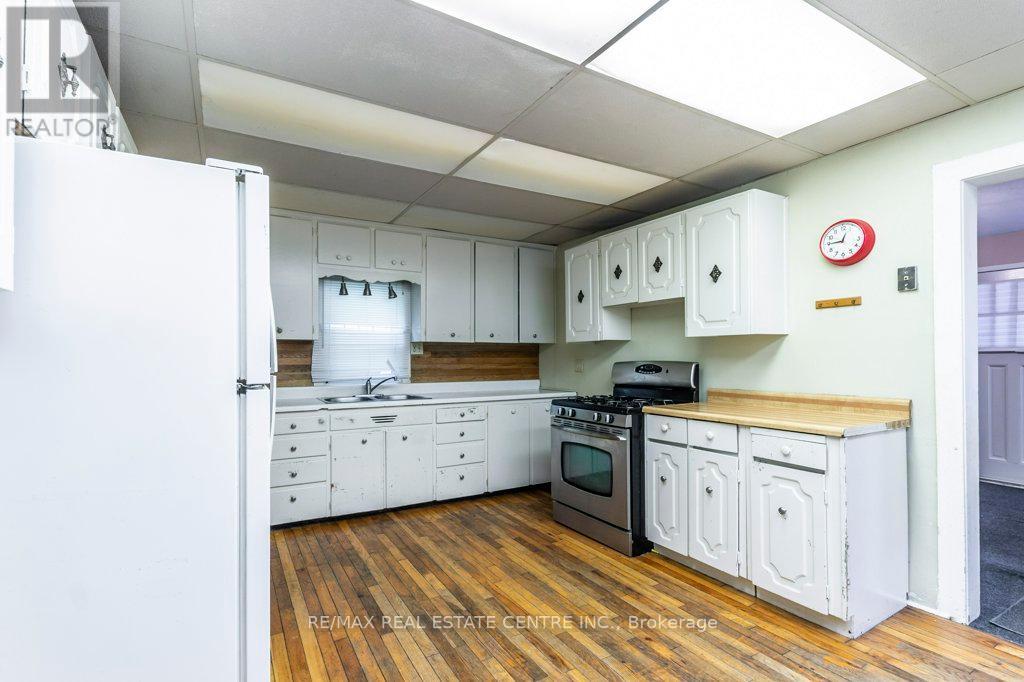 215-217 Queen Street, Milton, Ontario  L9T 1K3 - Photo 18 - W12323884