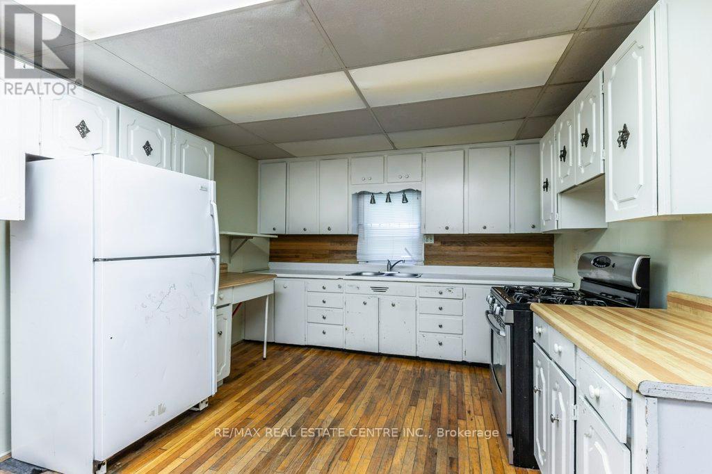 215-217 Queen Street, Milton, Ontario  L9T 1K3 - Photo 19 - W12323884