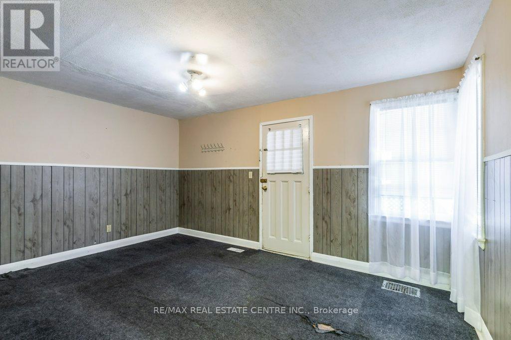 215-217 Queen Street, Milton, Ontario  L9T 1K3 - Photo 21 - W12323884