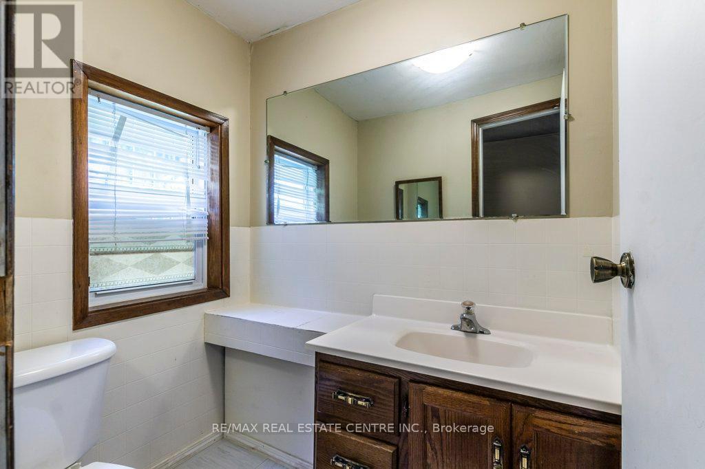 215-217 Queen Street, Milton, Ontario  L9T 1K3 - Photo 23 - W12323884