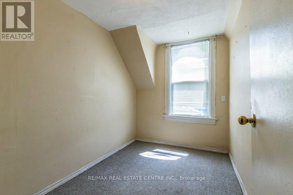215-217 Queen Street, Milton, Ontario  L9T 1K3 - Photo 24 - W12323884