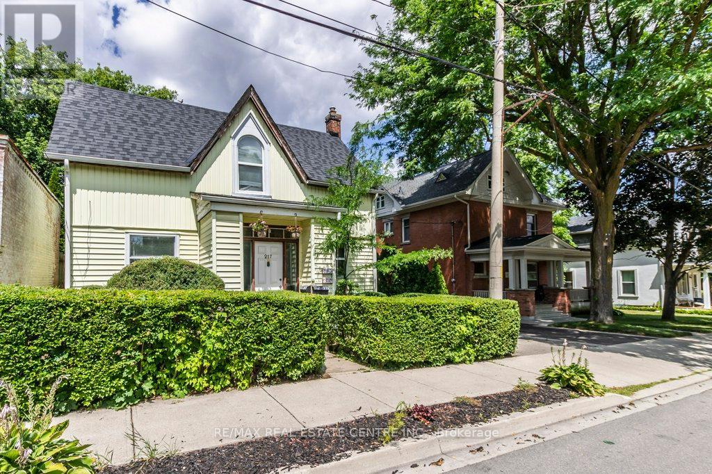 215-217 Queen Street, Milton, Ontario  L9T 1K3 - Photo 3 - W12323884