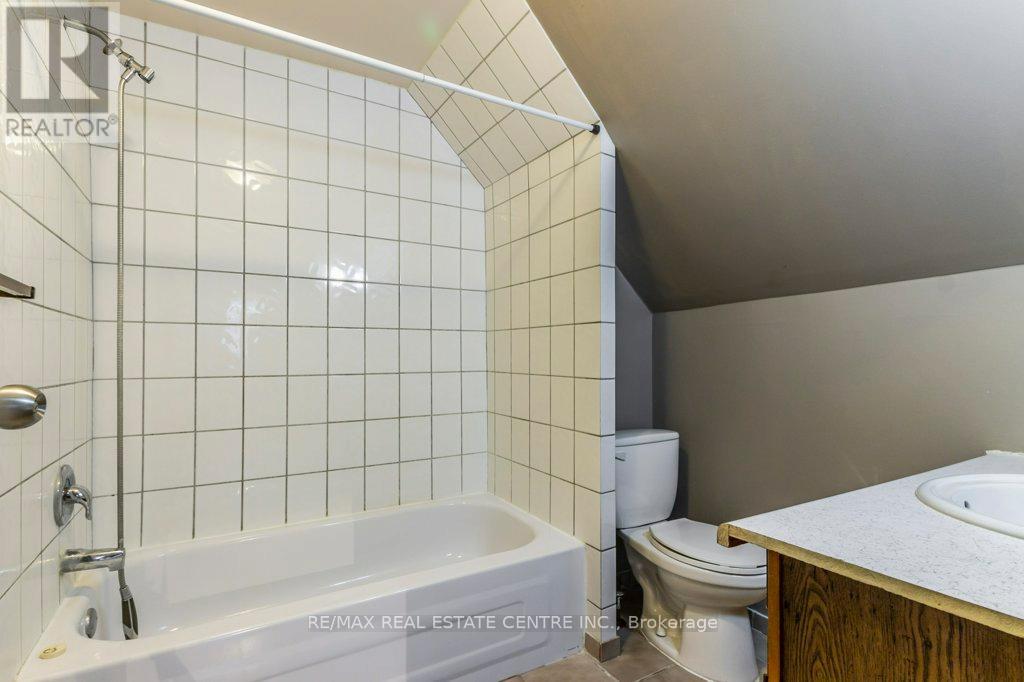 215-217 Queen Street, Milton, Ontario  L9T 1K3 - Photo 30 - W12323884