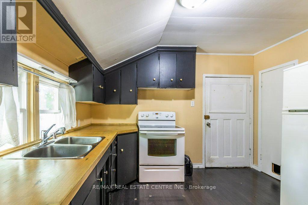 215-217 Queen Street, Milton, Ontario  L9T 1K3 - Photo 35 - W12323884