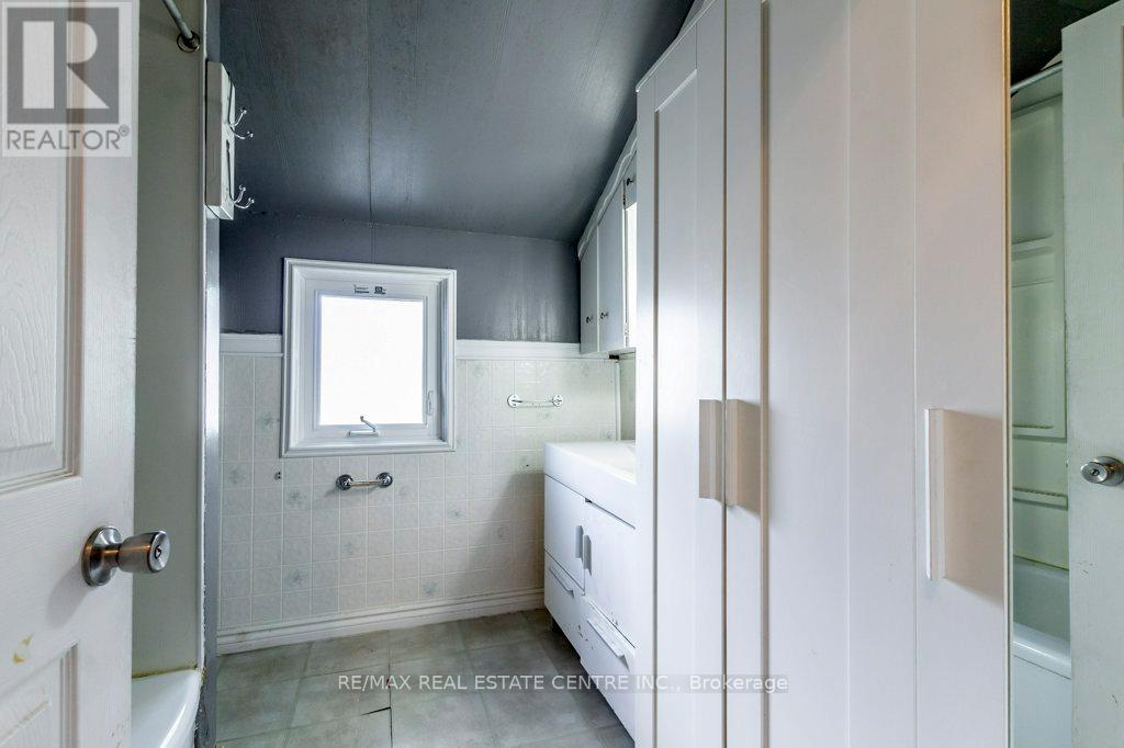 215-217 Queen Street, Milton, Ontario  L9T 1K3 - Photo 39 - W12323884