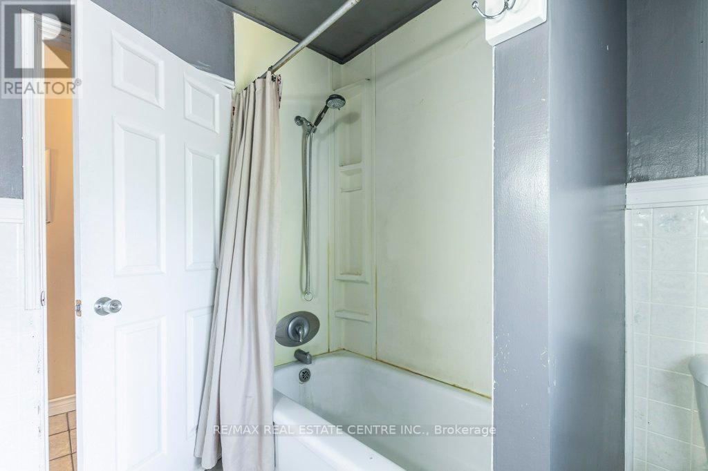 215-217 Queen Street, Milton, Ontario  L9T 1K3 - Photo 40 - W12323884
