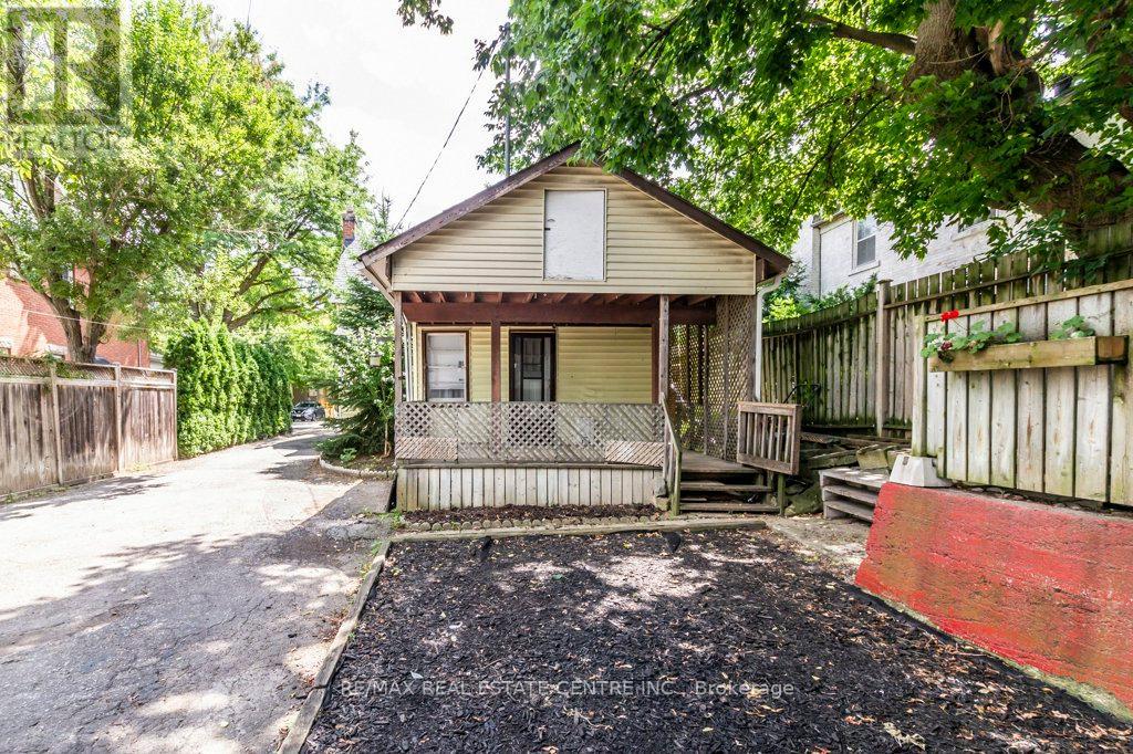215-217 Queen Street, Milton, Ontario  L9T 1K3 - Photo 7 - W12323884