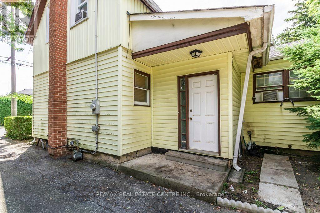 215-217 Queen Street, Milton, Ontario  L9T 1K3 - Photo 9 - W12323884