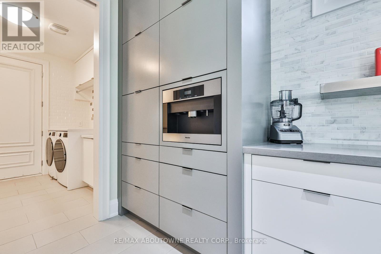 283 Jennings Crescent, Oakville, Ontario  L6L 1W3 - Photo 12 - W12323896