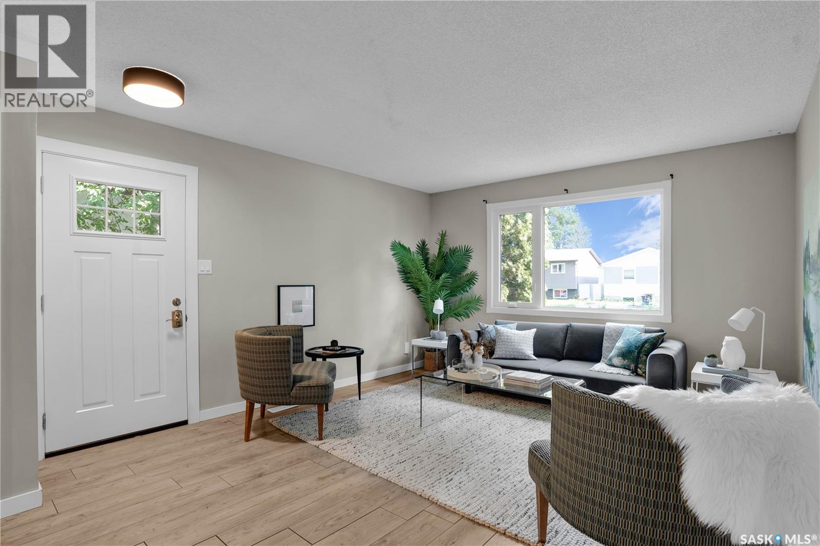 Property at 217 Western CRESCENT image 3