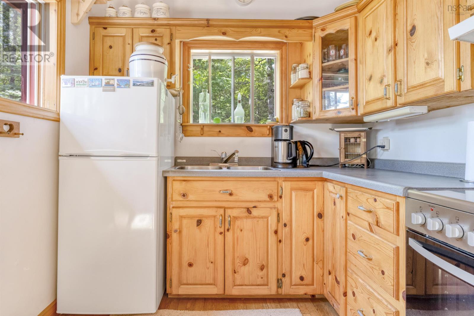 569 Peters Point Road, South Brookfield, Nova Scotia  B0T 1X0 - Photo 10 - 202519342