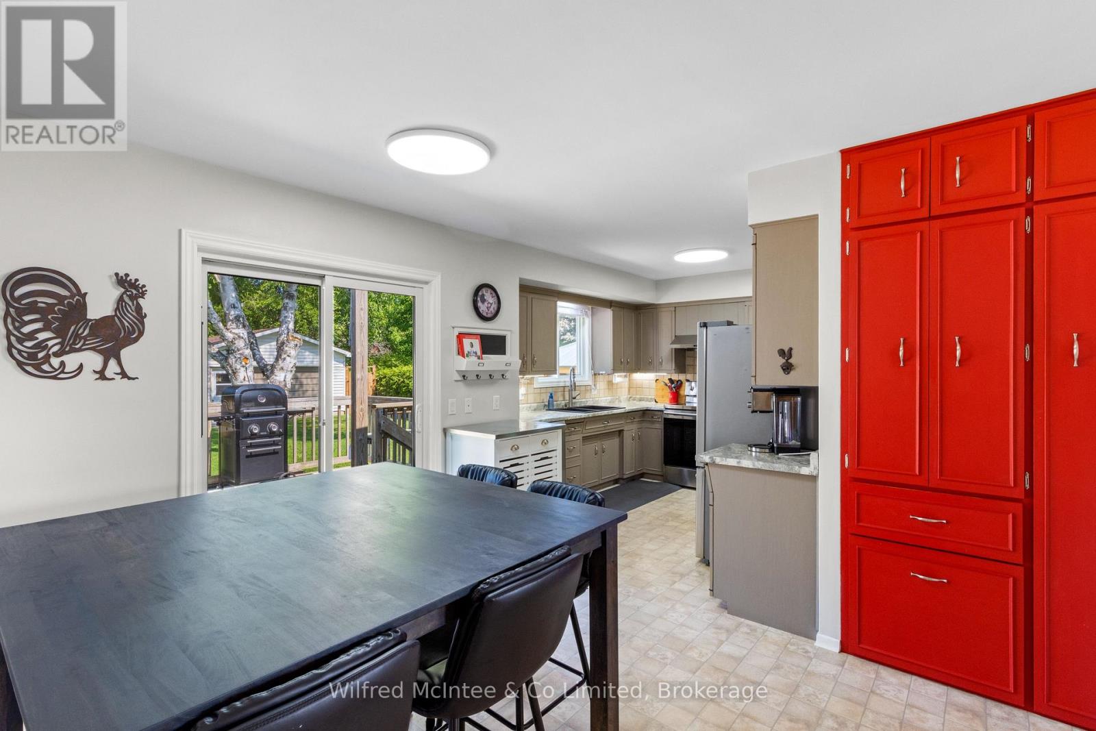 432 Elgin Street, Kincardine, Ontario  N2Z 2V4 - Photo 12 - X12324082