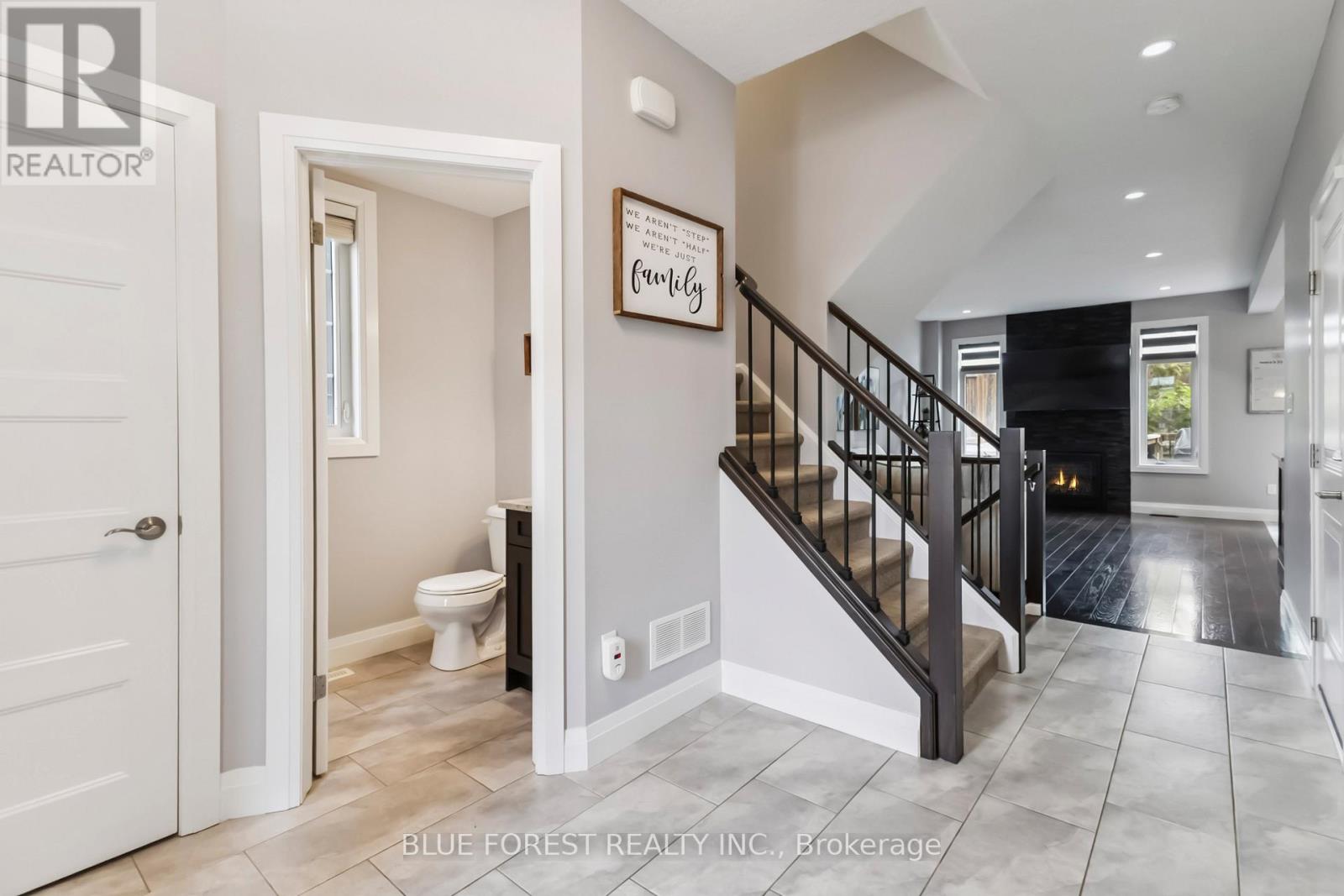 102 - 275 Callaway Road, London North, Ontario  N6G 0N8 - Photo 3 - X12324097