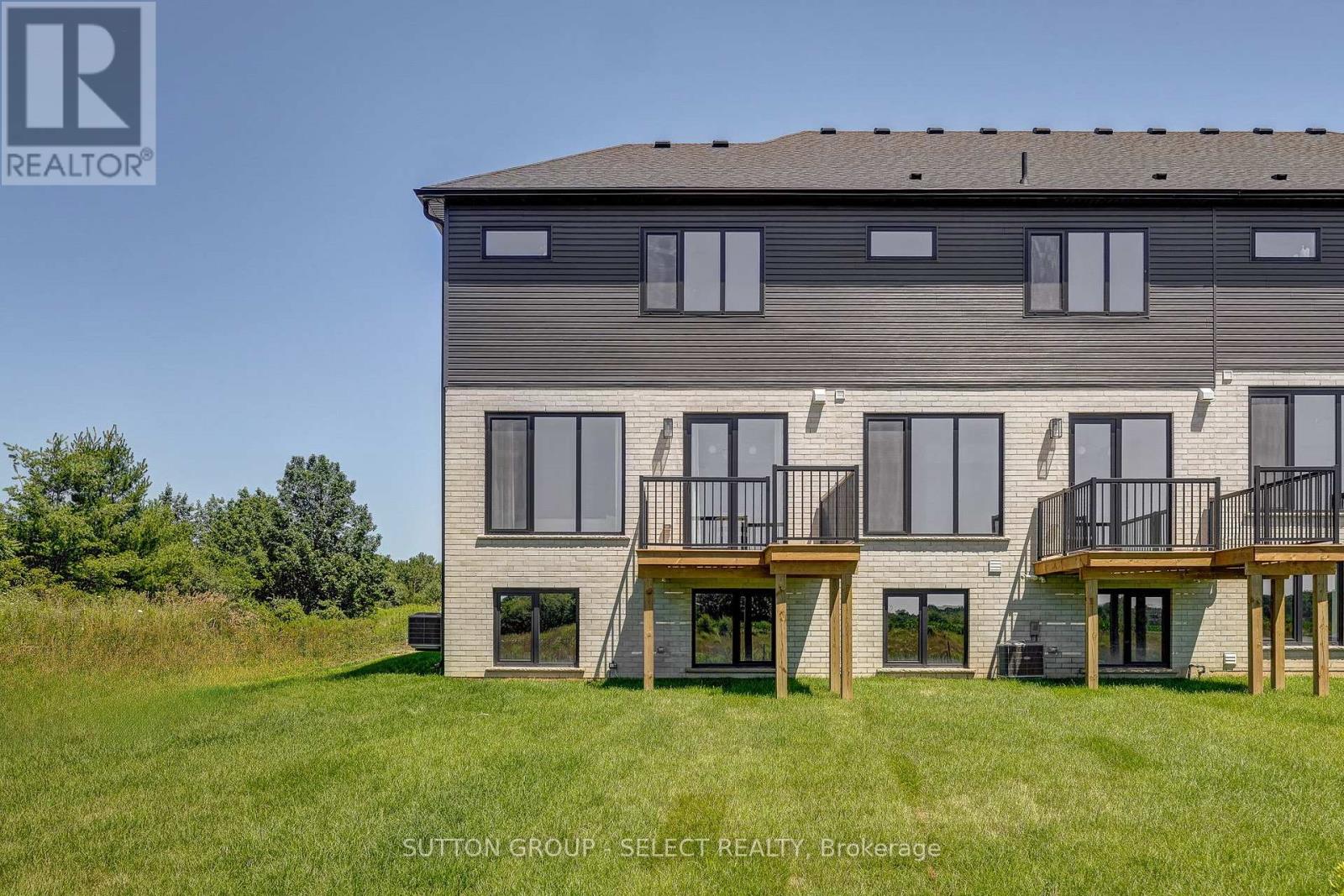 15 Optimist Drive, Southwold, Ontario  N5P 3T2 - Photo 30 - X12324253