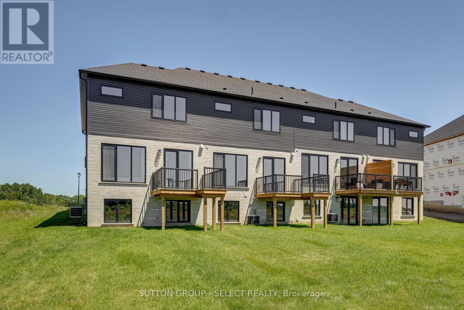 15 Optimist Drive, Southwold, Ontario  N5P 3T2 - Photo 31 - X12324253