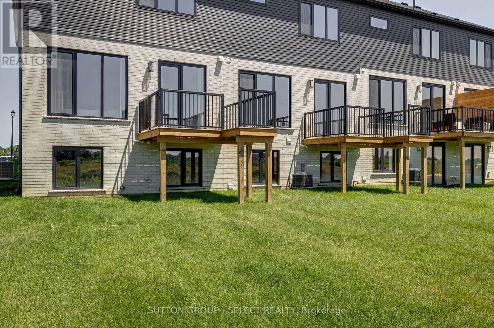 15 Optimist Drive, Southwold, Ontario  N5P 3T2 - Photo 32 - X12324253