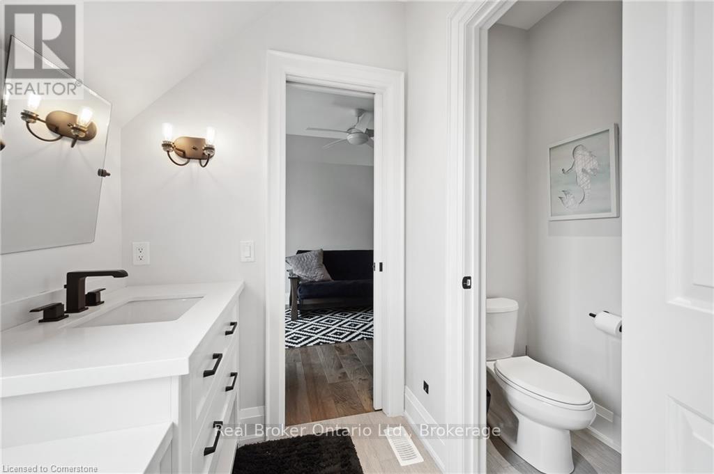 1247 Wood Place, Oakville, Ontario  L6L 2R4 - Photo 34 - W12324196