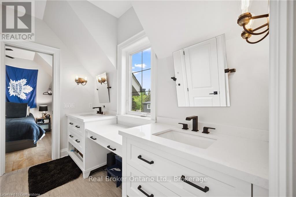 1247 Wood Place, Oakville, Ontario  L6L 2R4 - Photo 35 - W12324196